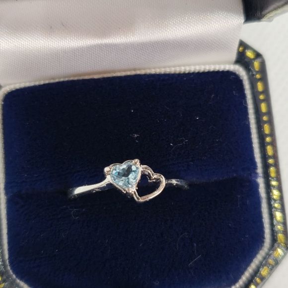 Silver Blue Topaz Ring - Picture 3 of 4